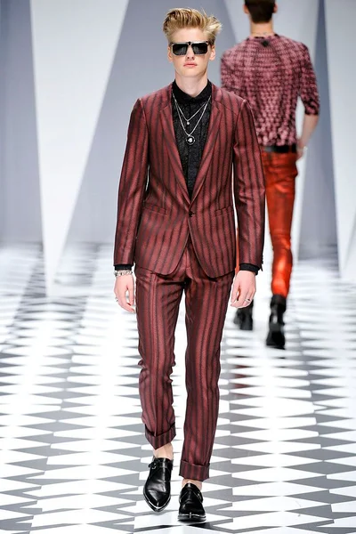 Look 27